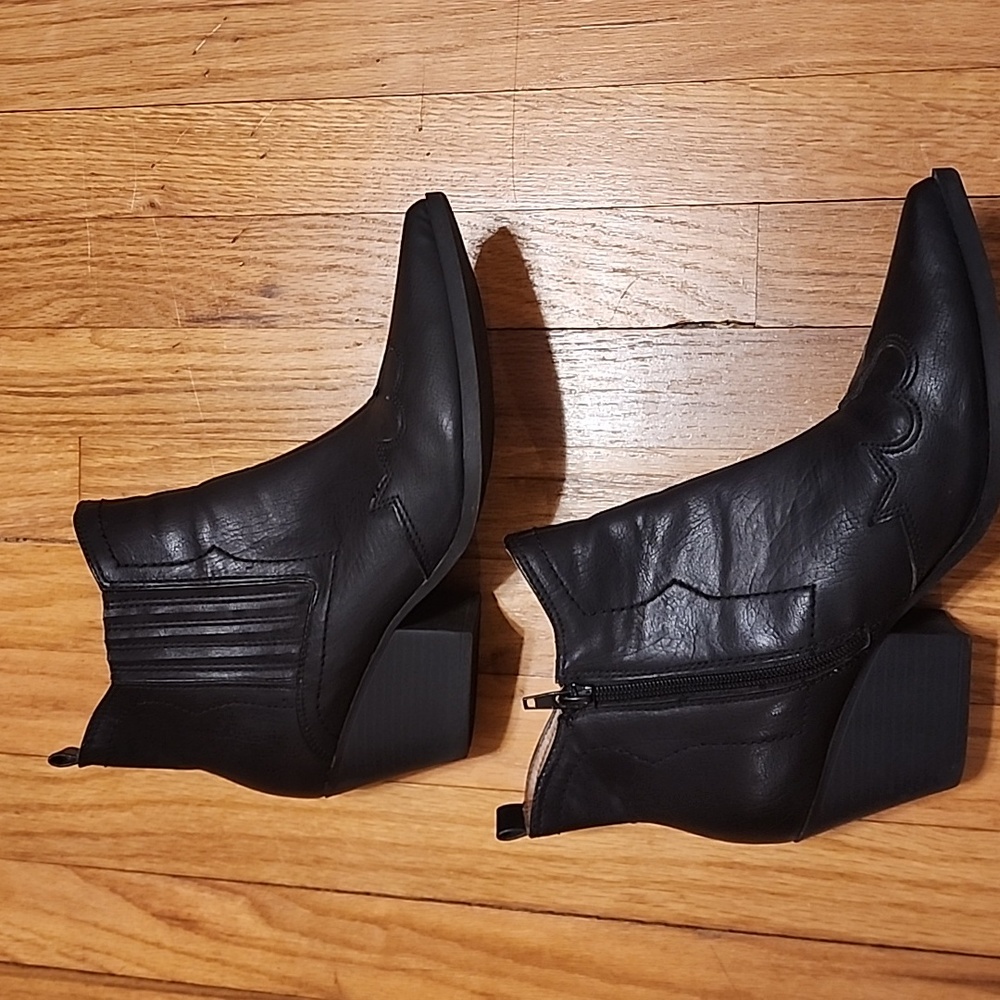 Indigo Rd Women's Western Booties Pointed Toe Zip Ankle Boots